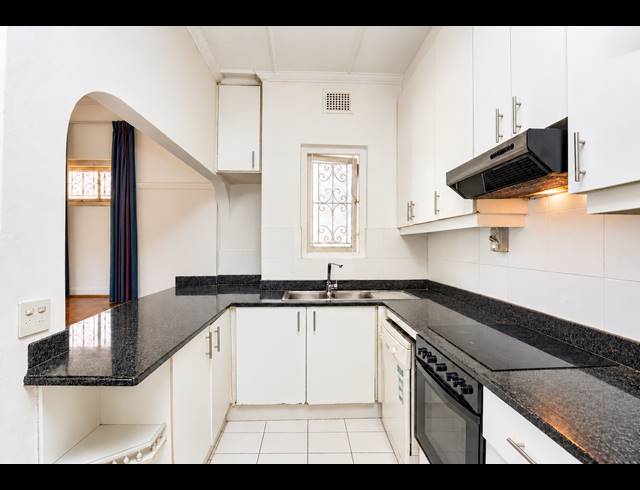 2.5 BEDROOM APARTMENT FOR SALE IN ESSENWOOD